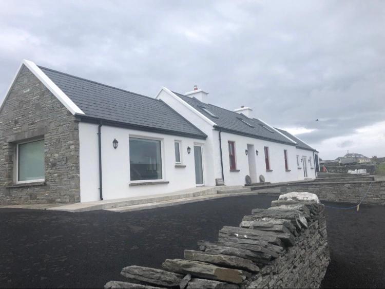 Conway'S Cottage With Sea View Nestling By Cliffs-Of-Moher リスカナー エクステリア 写真
