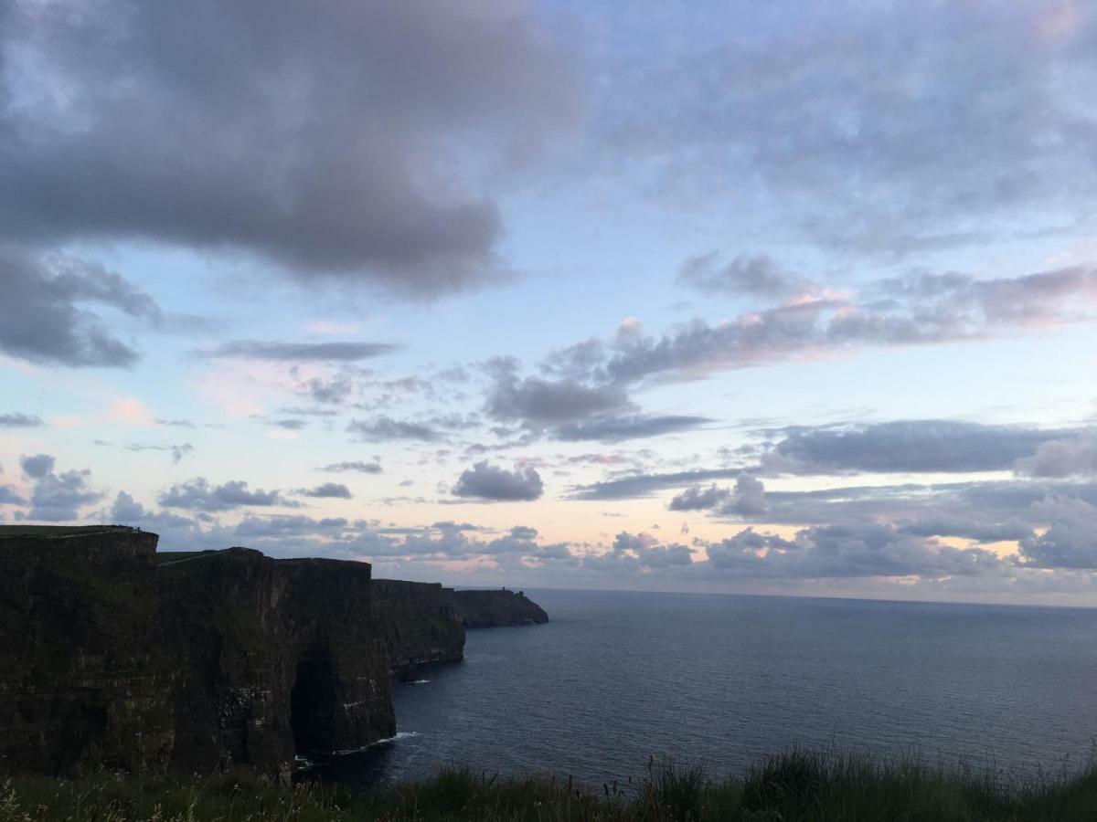 Conway'S Cottage With Sea View Nestling By Cliffs-Of-Moher リスカナー エクステリア 写真