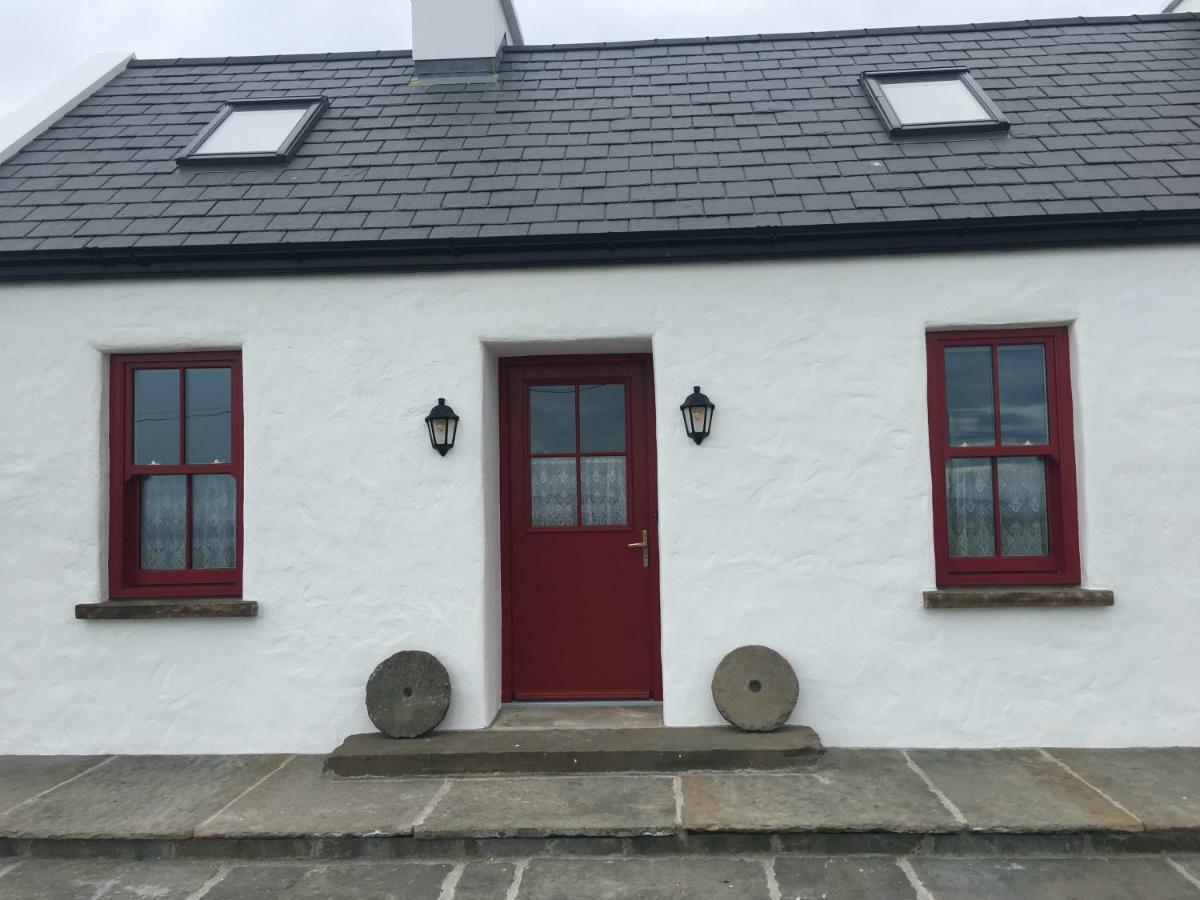 Conway'S Cottage With Sea View Nestling By Cliffs-Of-Moher リスカナー エクステリア 写真