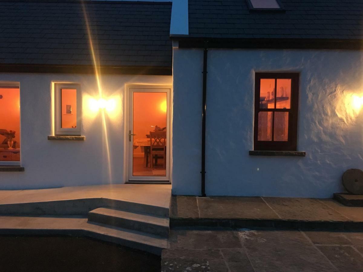 Conway'S Cottage With Sea View Nestling By Cliffs-Of-Moher リスカナー エクステリア 写真